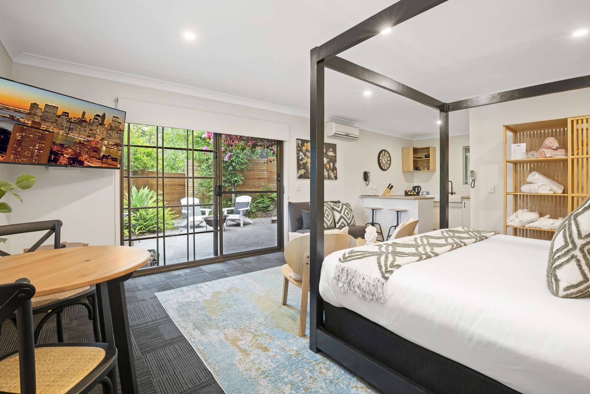 Courtyard Spa Room accommodation at Tamborine Mountain Glades